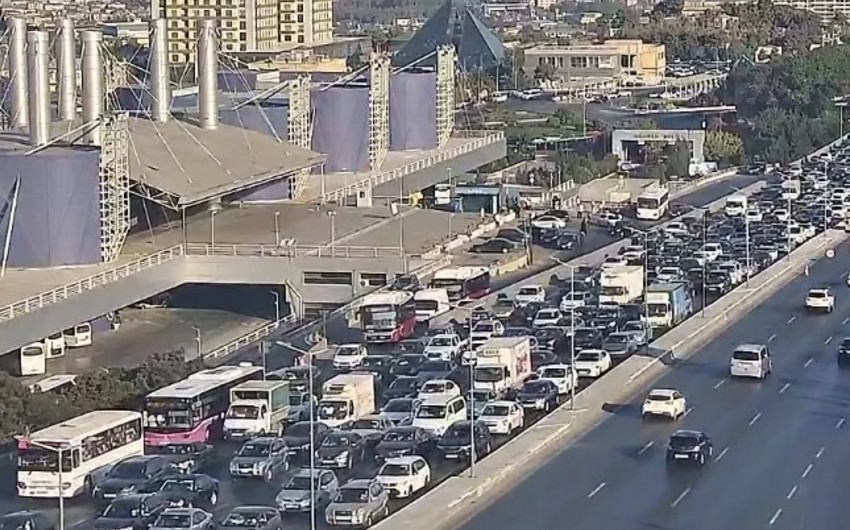 Bakıda tıxac olan yollar - SİYAHI