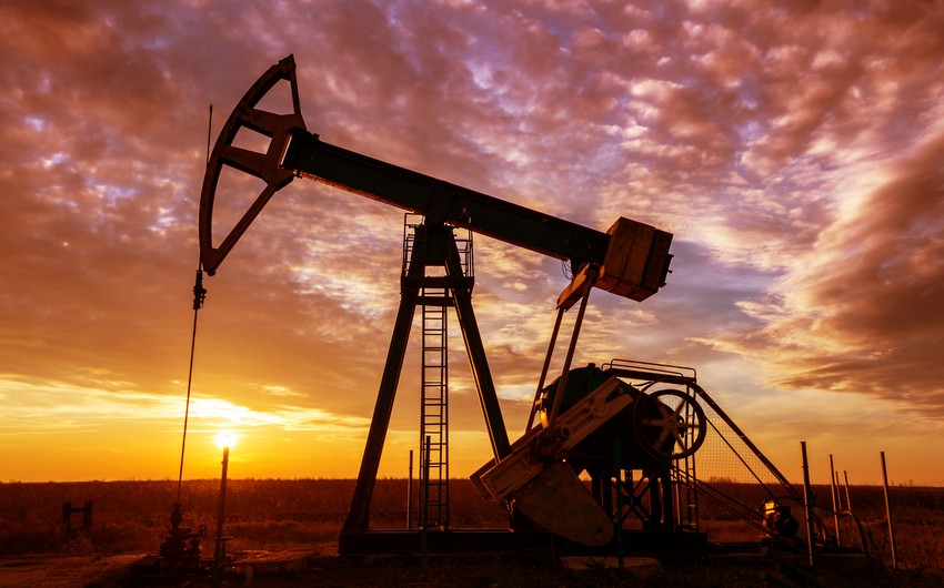 Oil prices ending week with significant decline