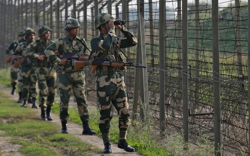 Индийские солдаты и пакистанские мирные жители погибли при обстреле в Кашмире