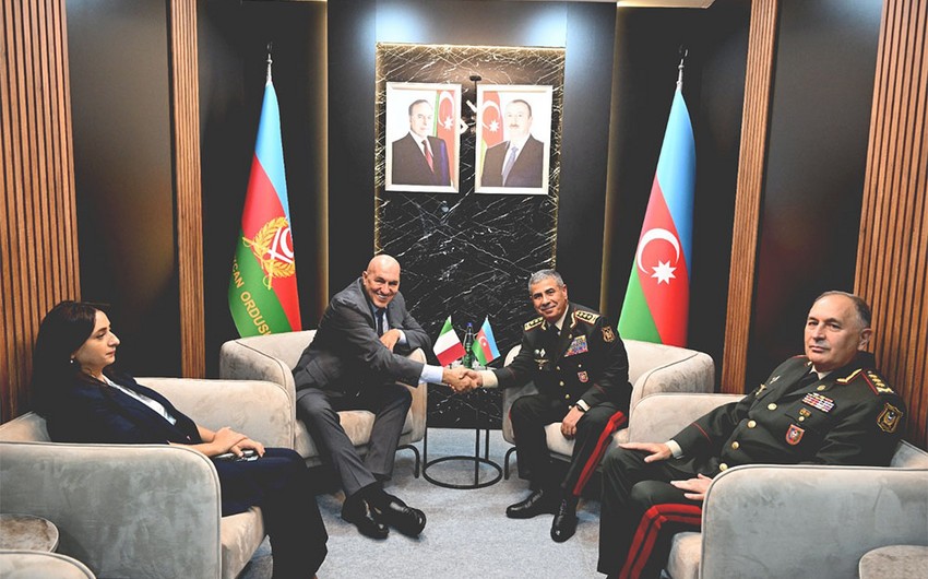 Azerbaijani, Italian defense ministers meet in Baku