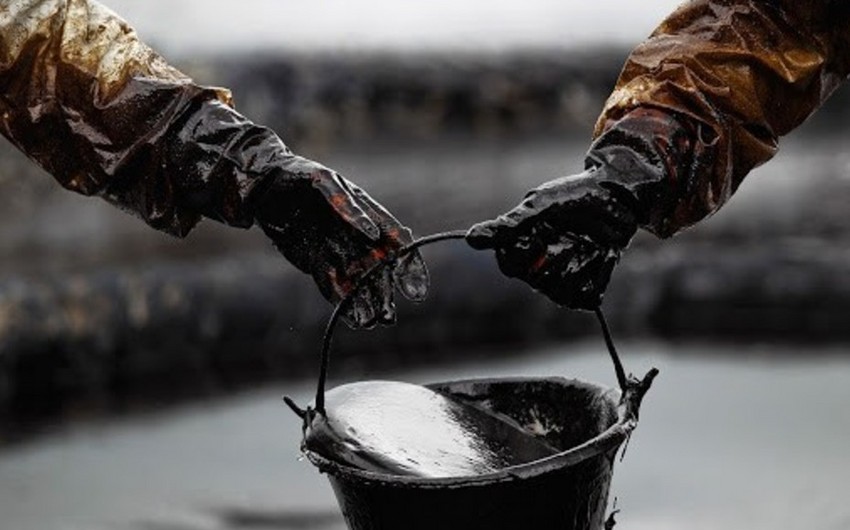Azeri Light oil price nears $ 45