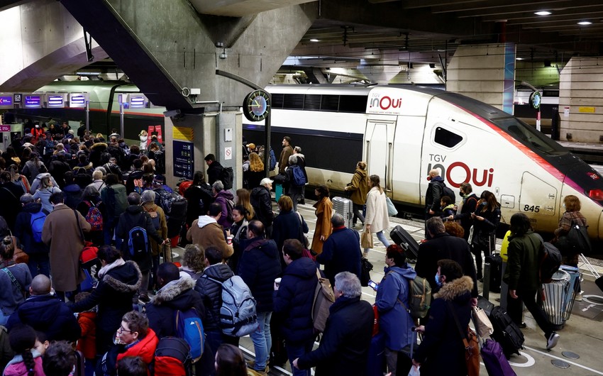 Во Франции из-за забастовки железнодорожников затруднено движение поездов