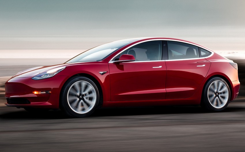 Tesla полностью переходит на онлайн-продажи электрокаров и снизит цену последней модели