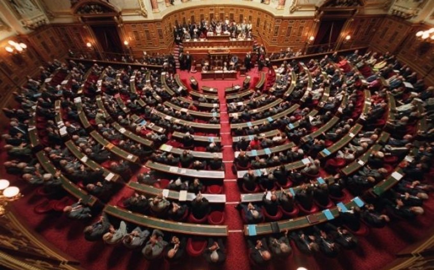 ​Парламент Франции одобрил спорный закон о слежке за гражданами