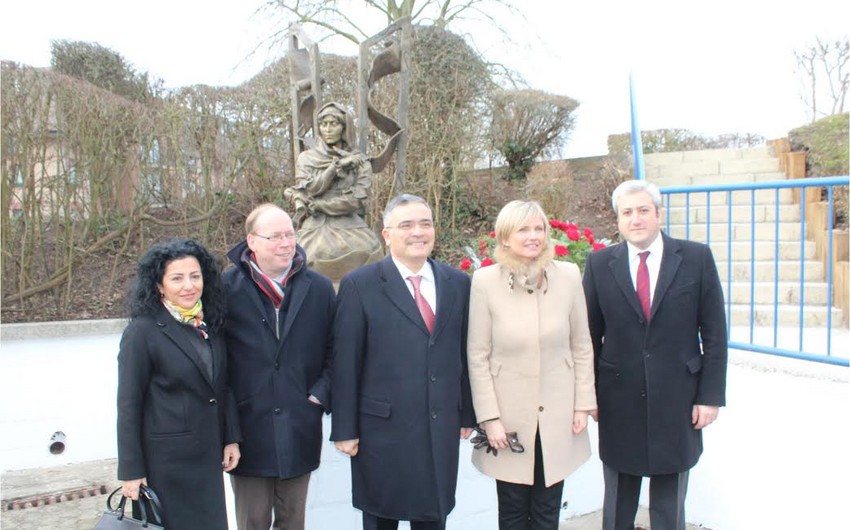 В Бельгии состоялось открытие памятника Хуршидбану Натаван