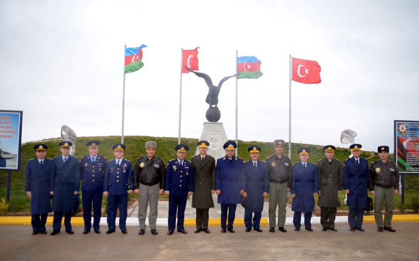 Turkish General visits air bases of Azerbaijani Air Force