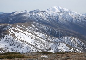 МЭПР: В горах выпал снег, дул сильный северо-западный ветер