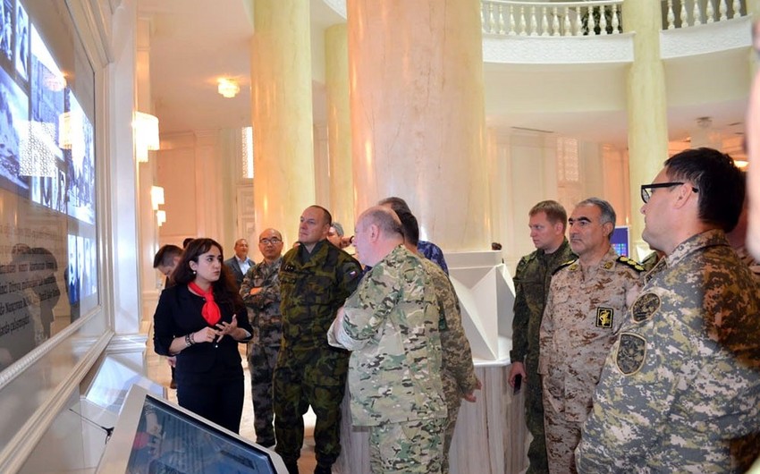 Военные атташе зарубежных стран в Азербайджане посетили воинскую часть