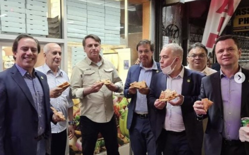 Braziliya Prezidenti peyvənd olunmadığından yeməyi küçədə yeyib