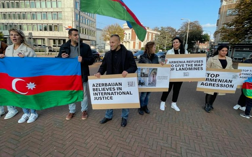 Azerbaijanis in Hague picket Peace Palace for 10 hours