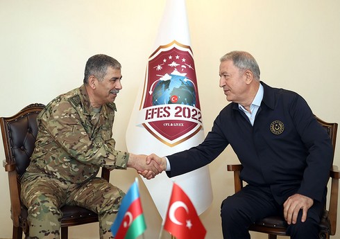 Состоялась встреча министров обороны Азербайджана и Турции