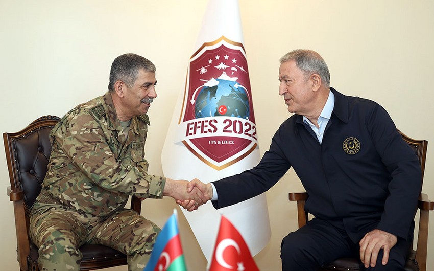 Azerbaijani, Turkish defense ministers meet
