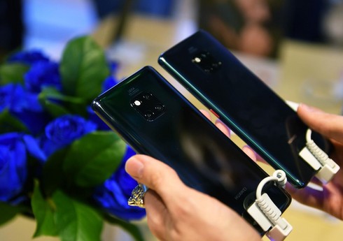 Азербайджан резко сократил импорт мобильных телефонов с основного рынка поставок
