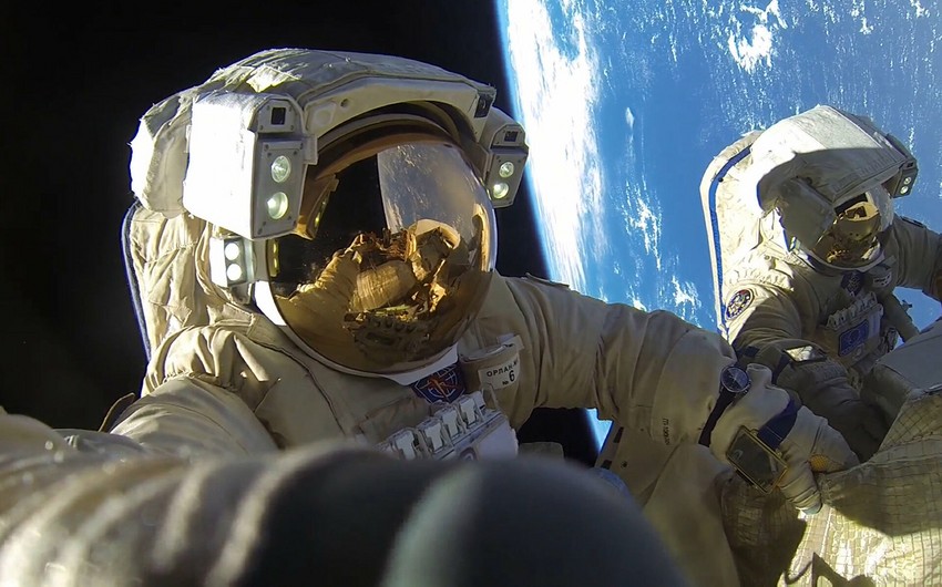 Russia raises astronauts' salaries by 50%