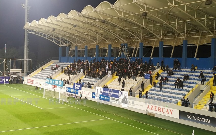 Qarabağ azarkeşləri Neftçinin baş məşqçisini istefaya səsləyiblər