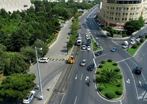 На Тбилисском проспекте в Баку ведутся ремонтные работы