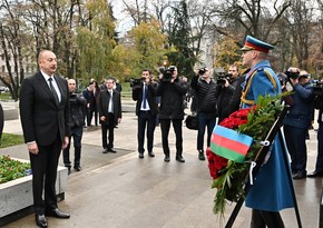 Ilham Aliyev visits monuments to national leader Heydar Aliyev and Milorad Pavic in Tasmajdan park, Belgrade