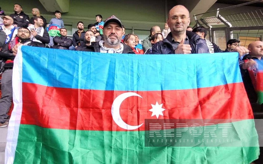 Флаг Азербайджана на матче Байер 04 - Карабах - ФОТОРЕПОРТАЖ