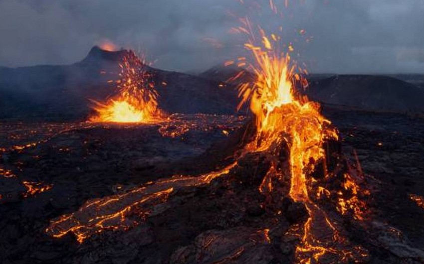 İslandiyada ərazisində oyanmış vulkan olan torpaq sahəsi satışa çıxarılıb