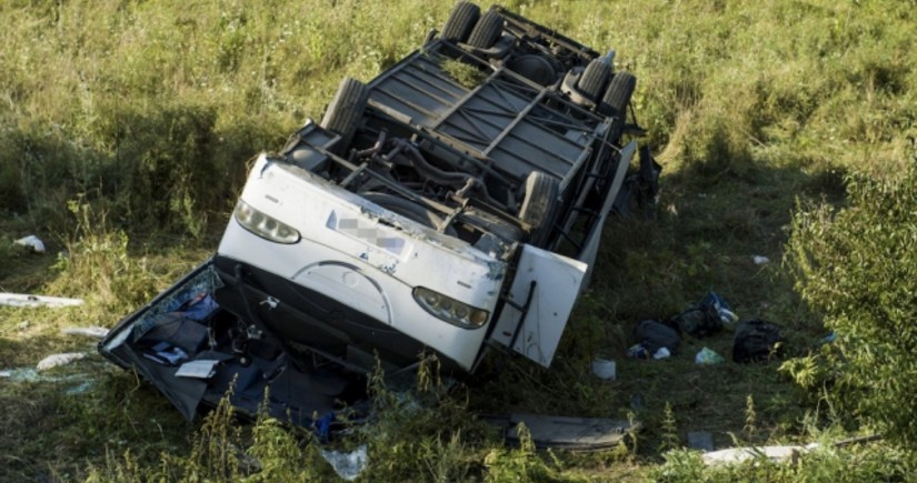 Malidə avtobus körpüdən aşıb, 31 nəfər ölüb