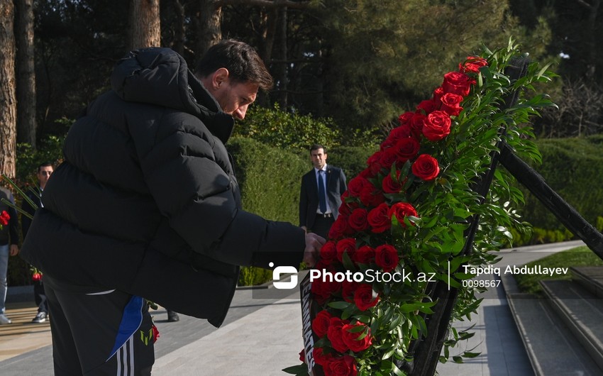 Месси и другие звезды мирового футбола почтили память Гейдара Алиева