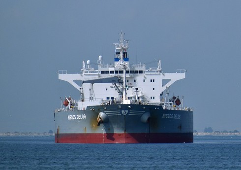 Спасены девять членов экипажа перевернувшегося в водах Омана танкера