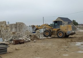 Qalada qanunsuz tikililər sökülüb