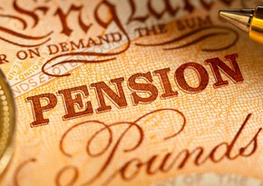 Британские пенсионные фонды грозят голосовать против директоров BP и Shell