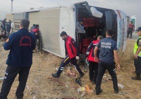 Türkiyədə avtobus aşıb, 6 nəfər ölüb, 35 nəfər yaralanıb - YENİLƏNİB