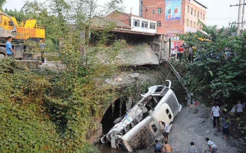 В Китае в результате ДТП с участием пассажирского автобуса погибли 6 человек