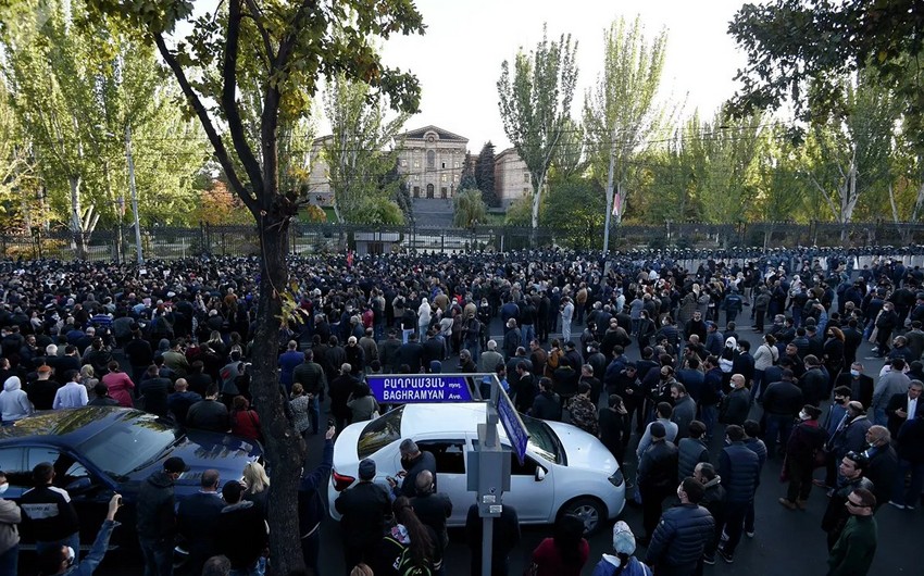 В Армении оппозиция на митинге потребовала отставки премьера