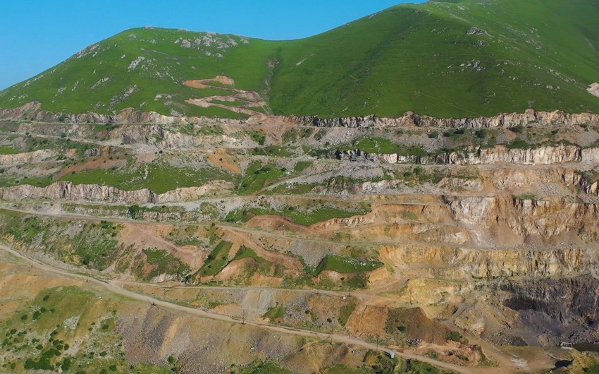 Azerbaijan puts up four more mineral deposits for auction