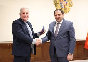 Министр обороны РА и глава группы дружбы с Арменией Сената Франции обсудили военное сотрудничество