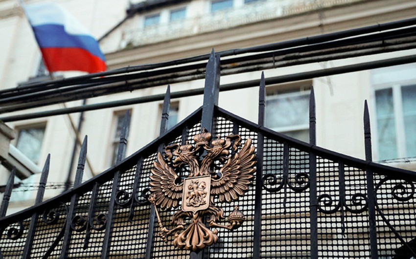 Russian Embassy delivers note to UK Foreign Office requesting meeting with Foreign Secretary B. Johnson
