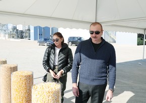 Президент Ильхам Алиев и первая леди Мехрибан Алиева ознакомились с условиями в Агджабединском зерновом агропарке
