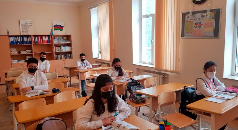 X siniflərə qeydiyyata gecikən şagirdlər məktəblərə qəbul üçün gələn həftədən müraciət edə bilərlər<span class="qirmizi"></span>