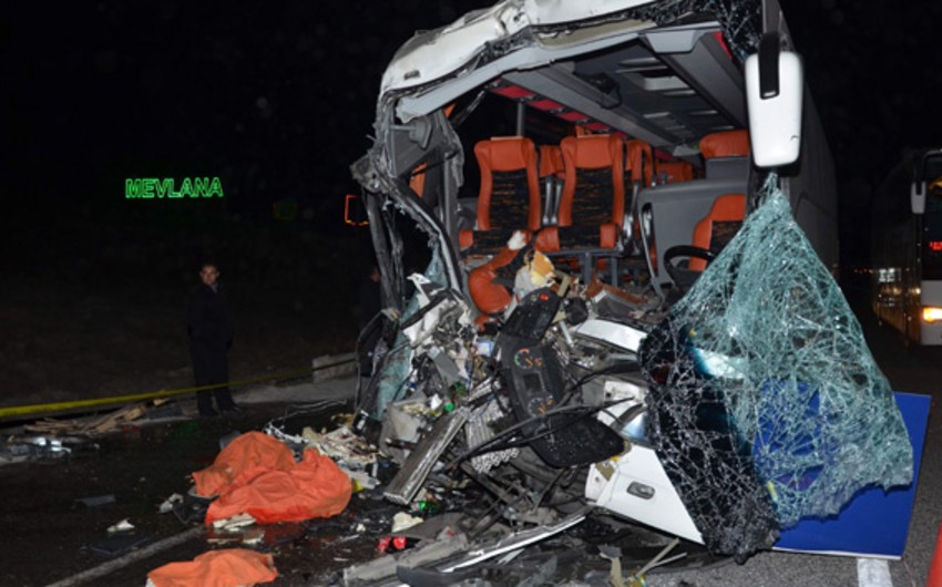Horrible traffic accident in Turkey: 1 died, 30 injured