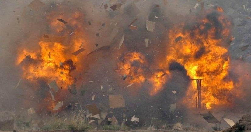 Suicide bomber hits cafe near Somali police headquarters