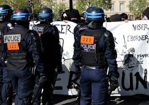 В Париже полицейский велопатруль применил оружие против подозрительного водителя