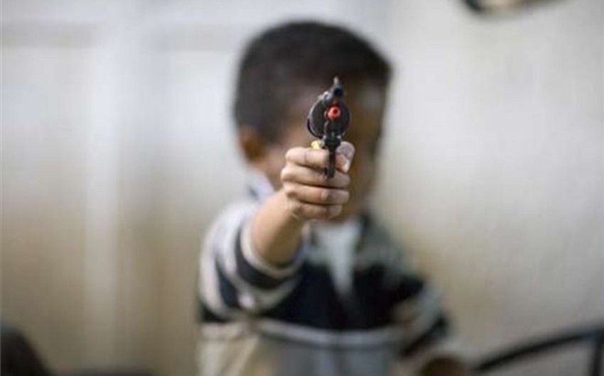 ​В США трехлетний ребенок выстрелил в своих родителей