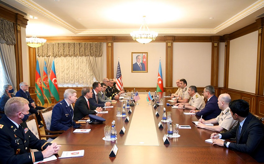 Azerbaijani Defense Minister meets with delegation of US state of Oklahoma