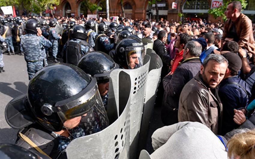 Demonstrators gather in Yerevan to resume protests