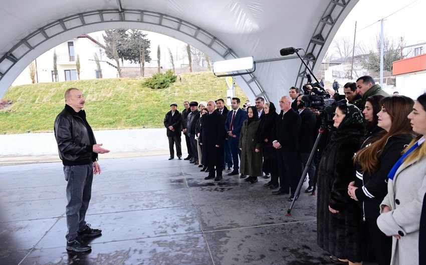 İlham Əliyev: Hər şeyi mərhələli yollarla edirik, öz gücümüzlə, bizə heç kim kömək etmir