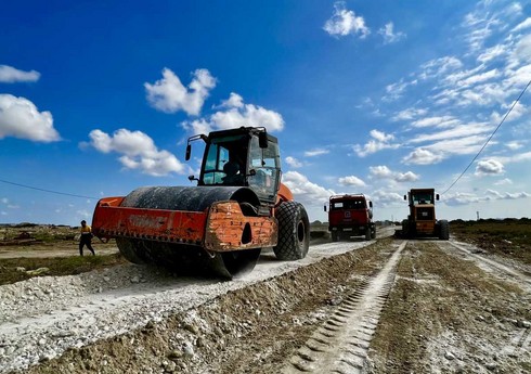 В Баку ремонтируется улица Абшерона