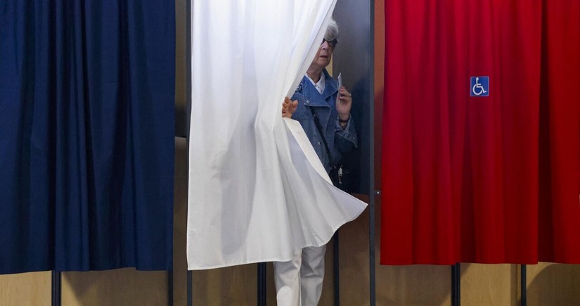Во Франции 218 претендентов сняли свои кандидатуры на парламентских  выборах