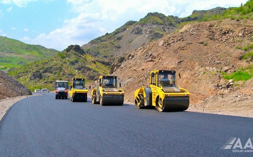 Началось асфальтирование новой автомобильной дороги в обход города Лачин