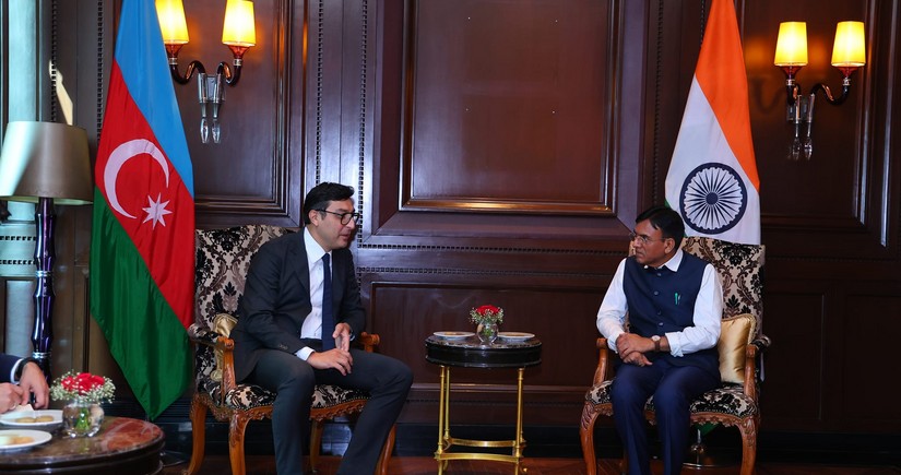 Azerbaijani minister of youth and sports visits India