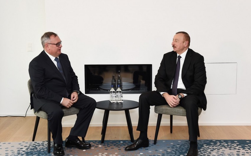Ильхам Алиев встретился с президентом Банка ВТБ