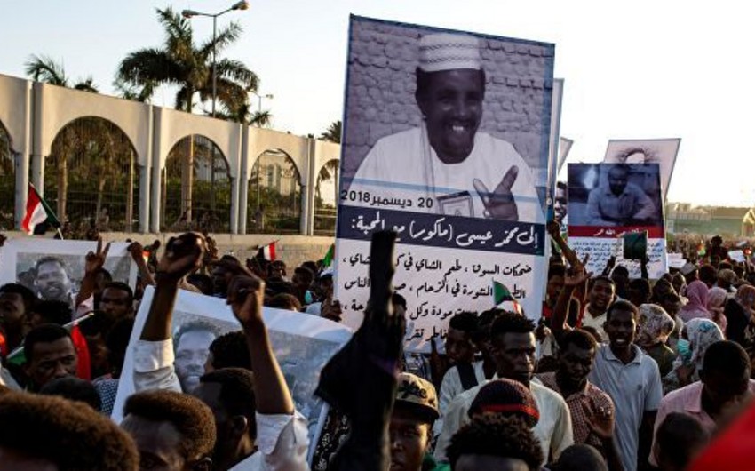 Саудовская Аравия и ОАЭ выделят Судану три миллиарда долларов