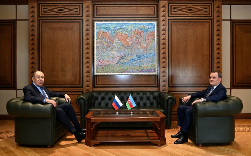Azerbaijani and Russian FMs holding extended meeting